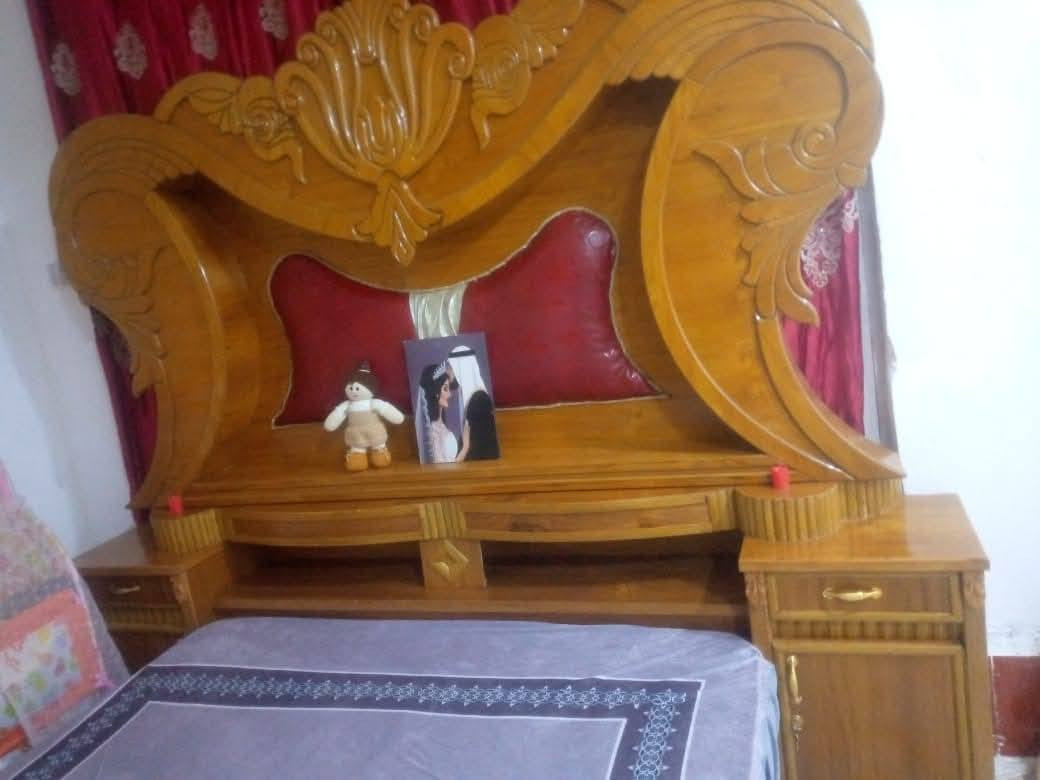 سلام عليكم لبيع
غرفه اخشاب مستخدمه 4 اشهر جديده كلش  كنتور ابو الملحق  6 بيبان ميز تواليت تاج وجربايه ميز بلازمه وزاويه بابين وملحق 

الاستفسار اكثر***********
