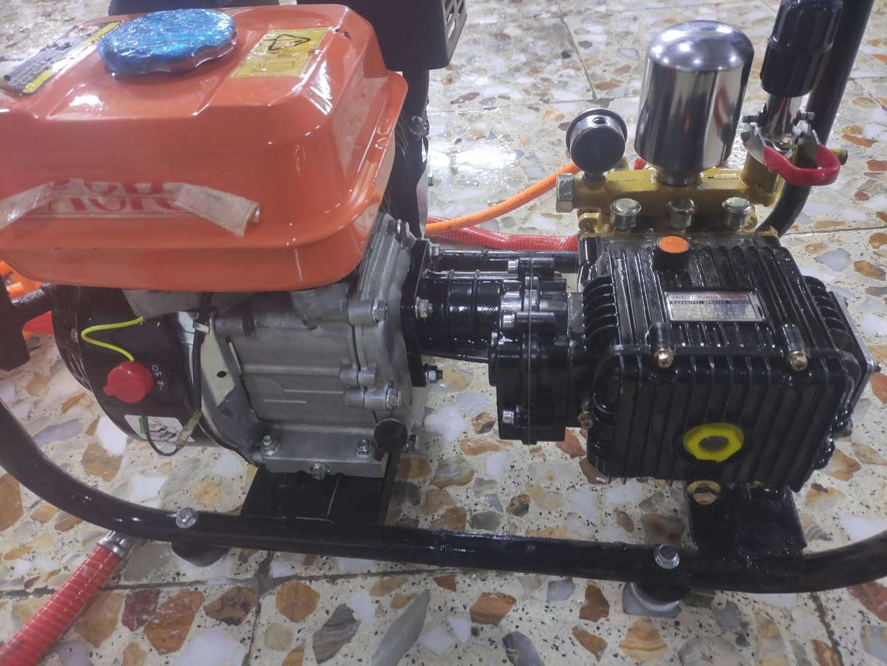 بيع مستعجل مضخه يابانيه اصليه بانزين 200 بار مع صونده أصليه 50متر جديده مجرد فتحناها وشتغلنه بيها يوم واحد سعرها 200 الف للاستفسار الاتصال على الرقم ***********
