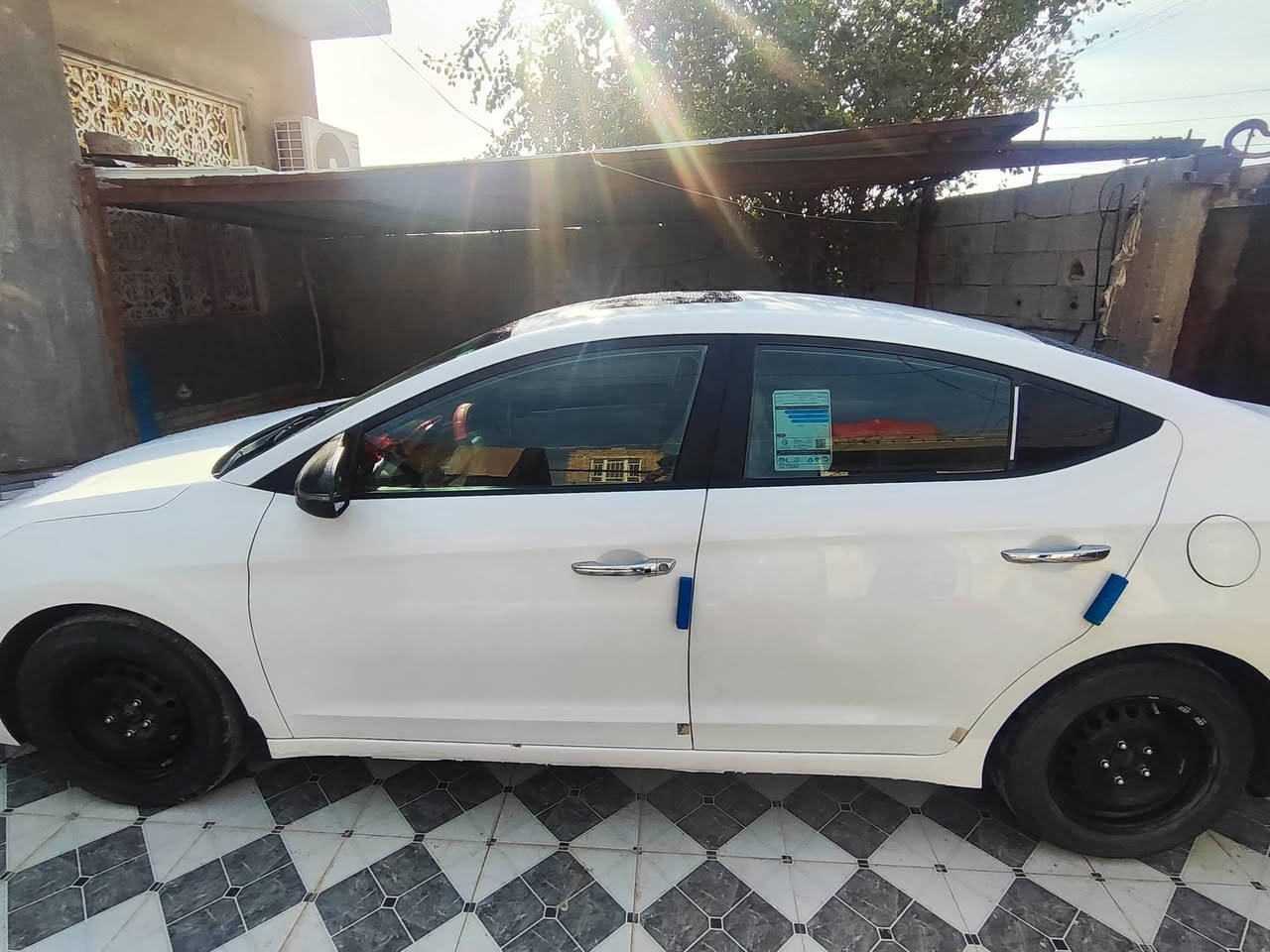 السلام عليكم  .
للبيع سيارة الانترا موديل 2020 خليجي حرة 
فول مواصفات محرك 2000  
بيها بارد بالباب الخلفي حك شبر  
السعر (170 ورقة)  وبيها مجال 
مكاني ذي قار  
رقمي:  ***********
