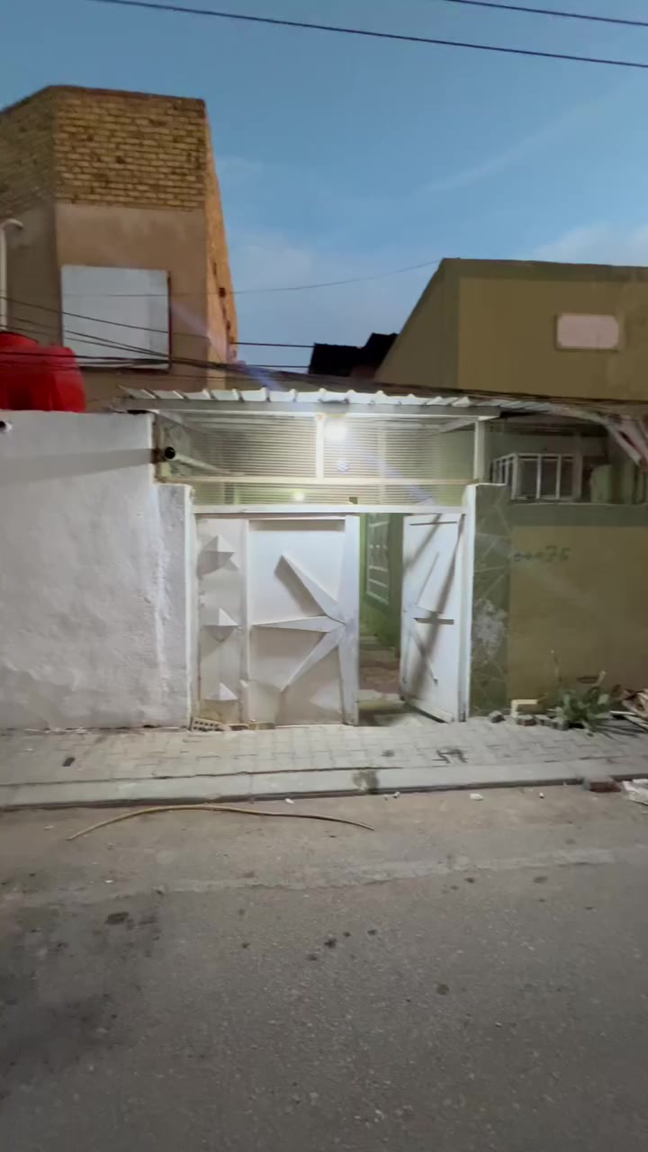 دار للبيع في حي المكرمه قرب سوق
المسقف شارع10 موقع ممتاز /مساحه الدار 130م

طابقين 4 غرف نوم وصالتين واستقبال و3صحيات 

داخليه وخارجيه وسطح بناء متوسط نضيف
السعر 110 وبي مجال ***********
