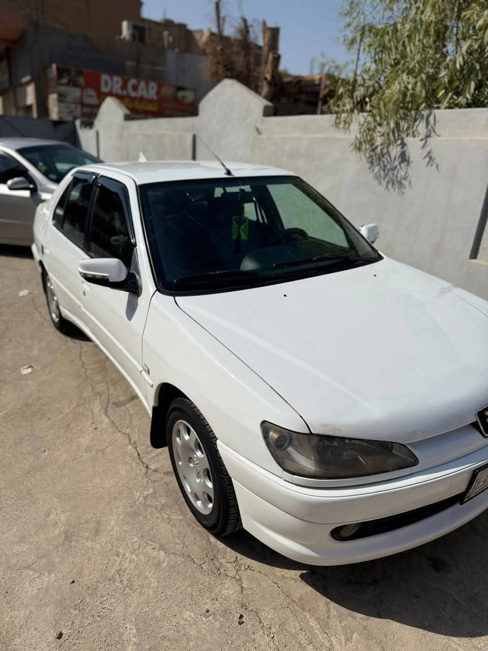 سيارة بيجو 306 صبغ شبر بلبوند وخدوش  كلش بسيطة
طخم جديد امامي وخلفي كابون بانزين بيها تايرات جدد  ومرايات جديدة ابو الاشارة وايرمنية كلها شغاله سنوية ماساقطة وباسمي اني الشرعي 
السعر 58
تواصل ***********
