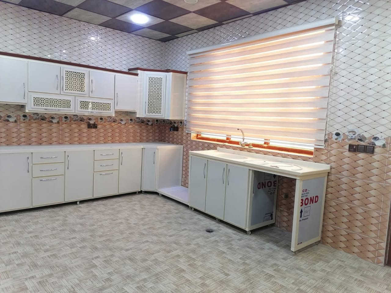 #دارللبيع
خانووى دوو نهوم بو فروشتن له گه ره كى ئازادى سه رو مزگه وتى ئازادى 

روبه رى 150 متر طابو ملك صرف

پيكهاتووه له :- 2 ژور نوستن - هول - مطبخ - ميوان - گه راج 
نهومى دووه م 1 نوستن - هول - مطبخ - ميوان 

نرخ 150 مليون 

بوزانيارى زياتر په يوه ندى بكه ن به عقارات ستار اكرم بازرگان

📍ناونيشان :كه ركوك بازارى ئازادى ته لارى ئاسو

***********
***********
