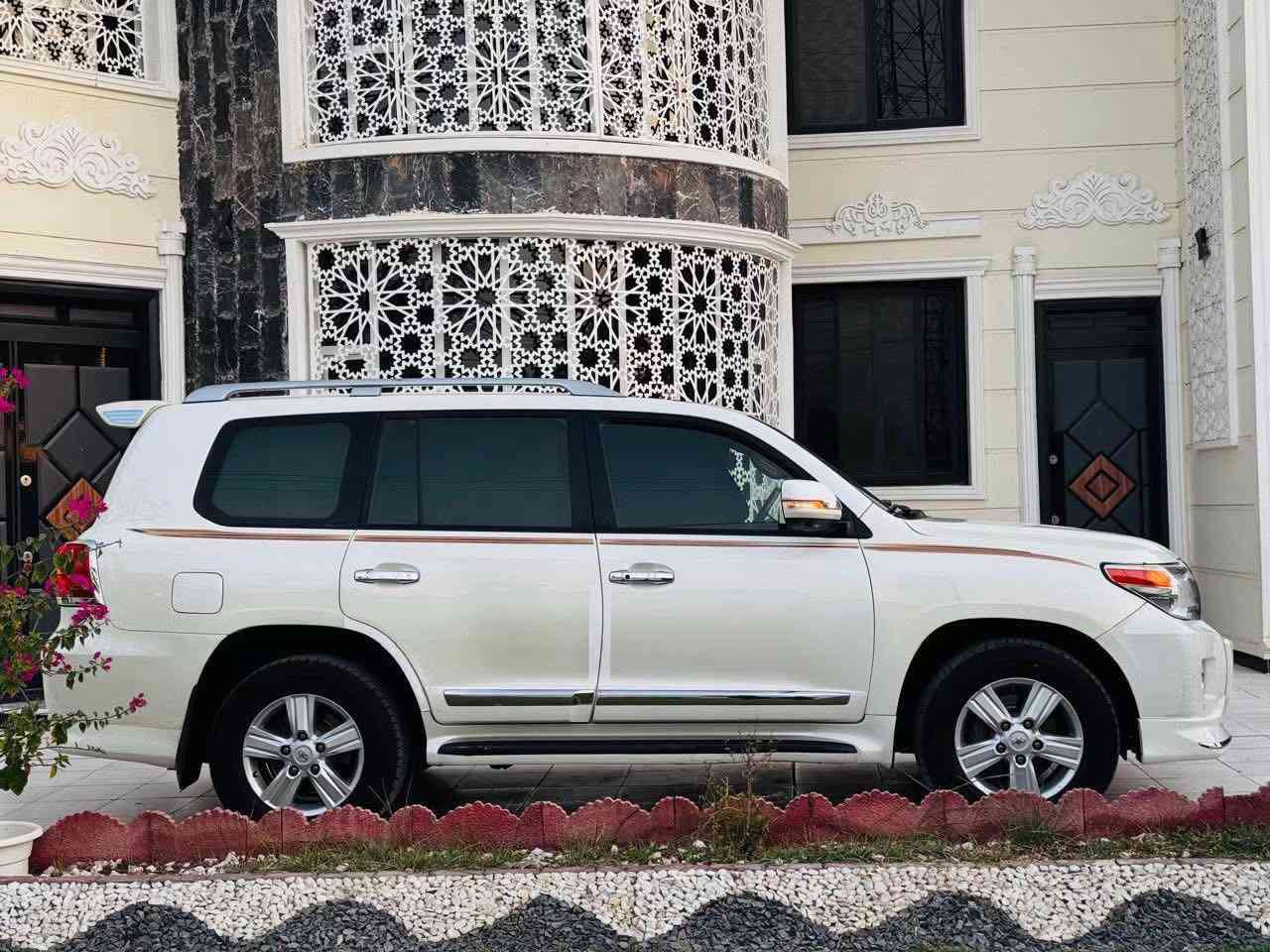 سلام عليكم ورحمة الله وبركاتة سياره الاندكروز سياره جديده وحلوه موديل 12سياره بيهء ضربه بصيطه بل بنيد 
سياره بيع مستعجل السعر خاص الستفسار الرقم ***********     ،،،،،، ***********
