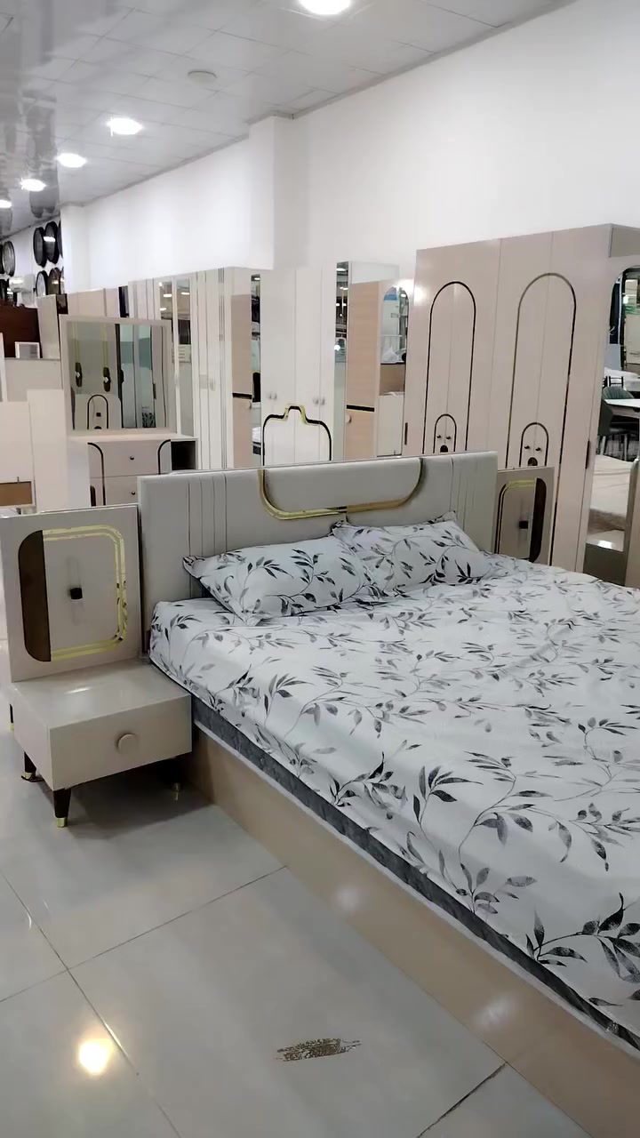 استكشف تشكيلتنا الواسعة من غرف النوم العصرية والكلاسيكية المصممة لتناسب كل الأذواق والمساحات.

💤 نوم هانئ: فرش وأسرّة عالية الجودة تمنحك استرخاءً مثاليًا بعد يوم طويل.
🛋️ تصاميم فاخرة: تجمع بين الأناقة والعملية لتضيف لمسة جمالية لمنزلك.
🎨 ألوان ومواد مختارة بعناية: لتكمل ديكورك وتبرز ذوقك الرفيع.

🚚 توصيل سريع وتركيب محترف – استمتع بغرفتك الجديدة بدون أي عناء!

📞 احجز غرفتك اليوم وتمتع بعرض خاص لفترة محدودة


**إذا كنت صاحب هذا الإعلان وتريد حذفه لأي سبب، رجاءا أرسل رسالة إلى الدعم الفني**