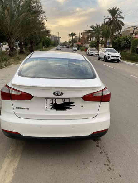 سيراتو ٢٠١٤ خليجي
محرك ١٦٠٠ 
ابيض نص مواصفات تحكم  ستيرن وكامرة  وحساسات خلفيه و شاشة كبيرة 
   بيها هلال الجاملغ الخلفي القوس اسفل قبغ البانزين صبغ ...وبيه بارد بين باب الصدر والخلفه وبيه   ....
 ....السيارة رقم بغداد مكانها الكرخ 
السعر ١٢٢$ وبيها مجال. 
الاتصال ***********
