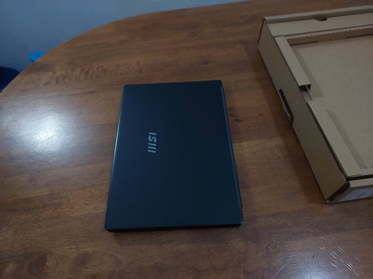 السلام عليكم .. جيل 12  ماركة  MSI    ....رام  حجم 8 كيكا...هارد نوع  SSD NVME (اسرع انواع الهاردات ) بحجم 512 كيكا ..... معالج كور اي 5 جيل 12...كيبورد ضوئي ثلجي 3 درجات ...اللابتوب سوبر سلم وشكلة حلووشحنة ممتاز ...وكارتونتة وغراضة كاملة ... ملائم للبرامج الهندسية  والدراسة والاعمال وغيرها  ...مكانه بغداد سعرة 250$  للاستفسار الاتصال ***********  او ***********(واتس)
