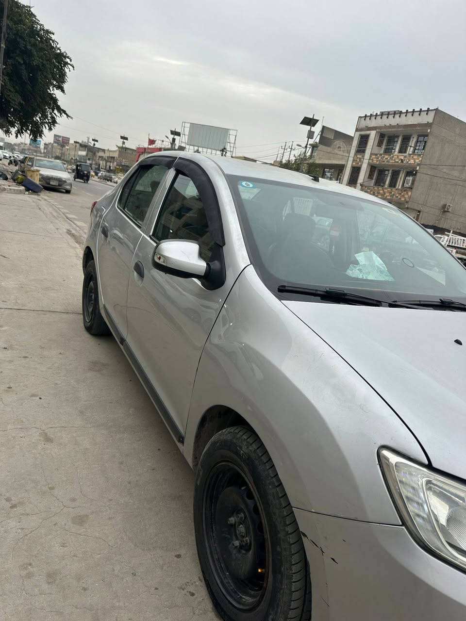 سلام عليكم سياره للبيع
مواصفاتها:سنبل ٢٠١٩ رينو/
كير مكينه خير من الله 
مكفولات شاشه اندرويد دوشمه جلد
تخم تاير جديد 
صدر جديد/عبوه فيت بم جديد اني بيدي شادهن 
رقم بغداد بيها قطعتين صبغ بدون دواخل ب اسمي مكاني الدوره 
سعرها ٧٥ وبيها مجال حك جيه 
للتواصل والاستفسار الاتصال على الرقم ***********
