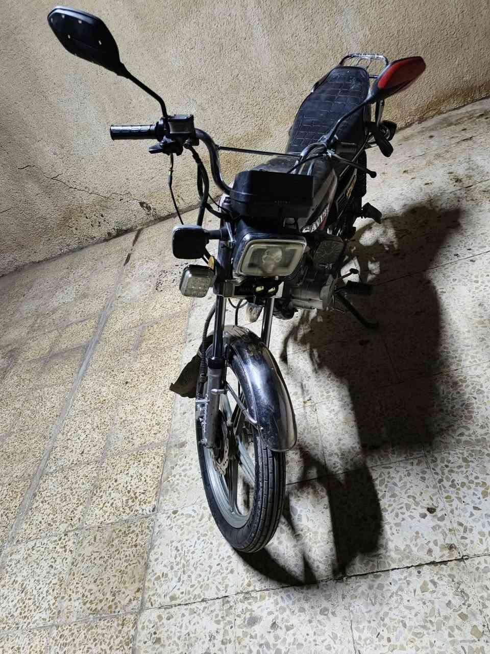 سلام عليكم ايراني لا ينقص ولايبخر 
نكره سلف تايرات نضاف دبلات خير من الله 
السعر ٢٨٠ كهربائيات كلها شغال
***********
