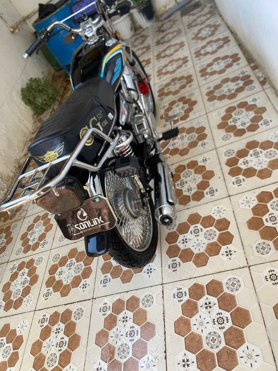 دراجه تايكر 4 نمر بعدها زيرو كلشي ما عايزها سويجات ثنين و منفيس السعر 700و بيها مجال  بسيط رقم ***********
