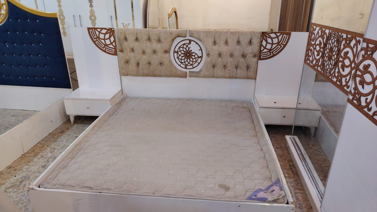 325 الف مع النقل والشد الطابق الأرضي داخل محافظة النجف الاشرف *********** ***********
غرفه نوم تركي 5 قطعه مستخدم نضافه جيده
