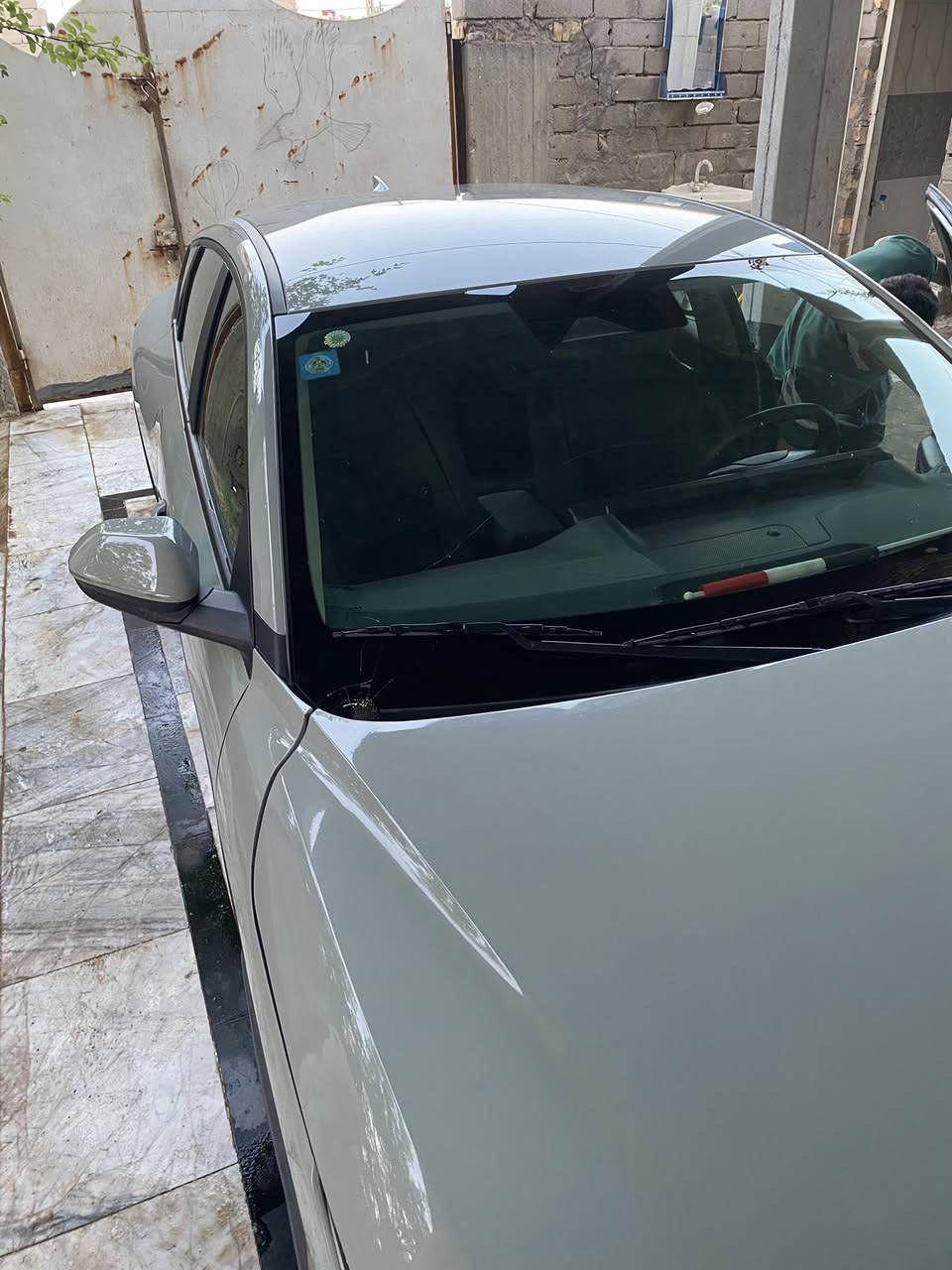 السلام عليكم 
كيا K4 2025 
لون اسمنتي غير محدد 

مرقمة كاملة 
محرك Dosh 2000 
انارة داخلية Led 
بصمة تشغيل عن بعد 
مثبت سرعة تكيفي
شاشة تدعم able  ايفون 
رادار يتجنب التصادم FCA 
رادار تتبع المسار LAF 
تنبيه ركاب المقاعد الخلفية
و باقي هواي مواصفات معروفه 
السعر تواصل خاص على هذا الرقم 
*********** 
مكان السيارة بصرة
