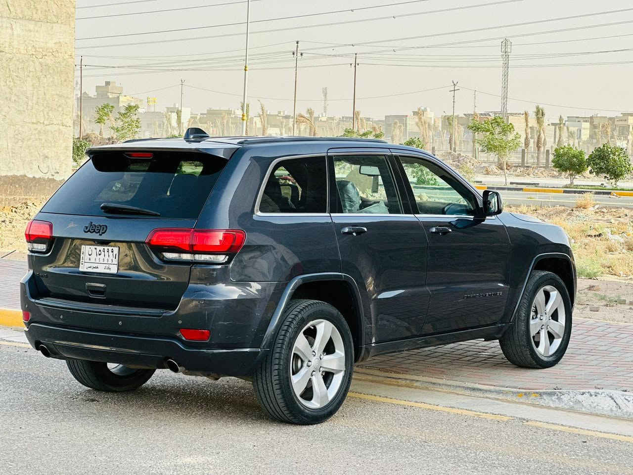السلام عليكم جيب شيروكي 2015 الاستفسار *********** السعر 167 مجال بسيط حادثه جاملغ وبنيد بدون دواخل فقط والباقي كفاله عامه من الصبغ والضربه والتبديل موصفات فول شاشه كامره تحكم استير جهتين كشنات جلد كنتاره تدفئه  جنطه كهرباء سستم صوت دمام كشنات كهربائيه فتحه سقف فور ويل ماشيه 140 محرك وكير مكفولات تبريد ثلج السياره جاهزه ما بيه اي نقص المكان كربلاء
