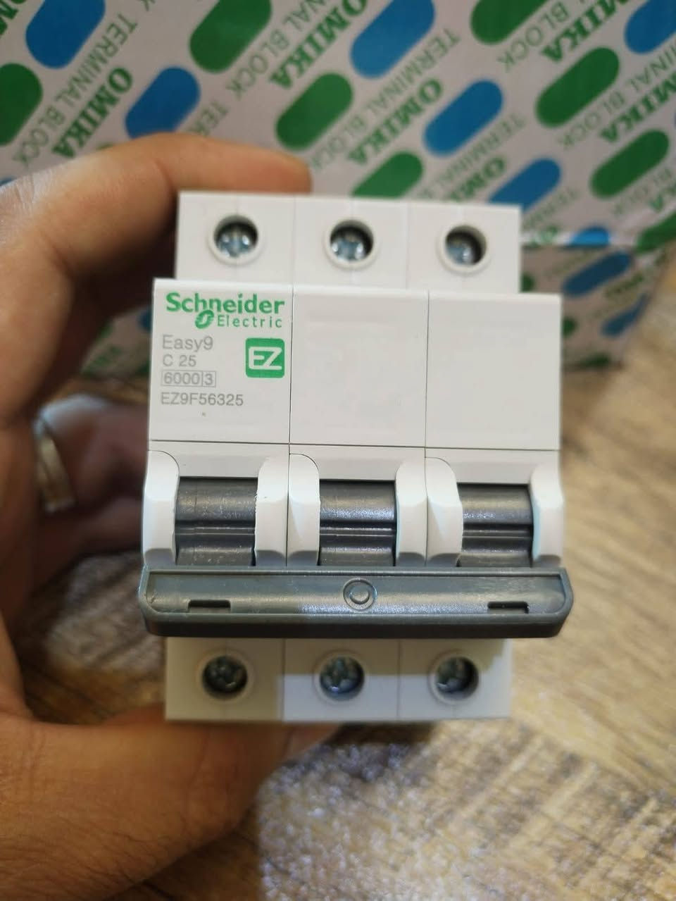 السلام عليكم
رجع توفر من جديد مواد سيطره درجة اولى
اسعار جمله جوه السوك 
محركات ونجات صيني درجه اولى ثري فيز وسنكل احمال طن ونص طنين ونص سنكل وطنين ونص ثري فيز 
بوردات مصاعد ونجات 
بابل الحله شارع 60
 ***********
