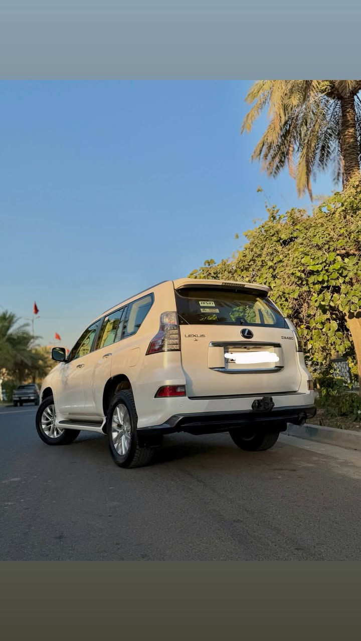 سلام عليكم للبيع Lexus GX460برادو 2020 فول موصفات خليجي ومعروفه موصفاتها رقم بغداد  تحويل ثاني يوم سياره نضيفه كلش وجديده ماشيه 52 الف بيها صبغ فقط بنيد 

السعر 42،000$ وبيها مجال 
للاستفسار اتصال *********** وبي وتساب

