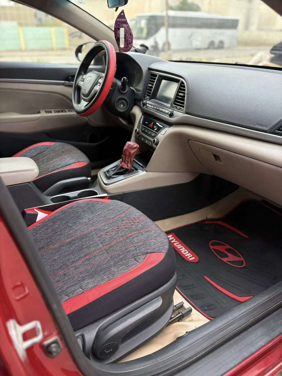 السلام عليكم
سياره هونداي النترا 
موديل 2017
بيها صبغ بنيد  بامريكا والعراق. شويه صبغ بل جاملغ الخلفي 
بدون ايرباك السياره 
السعر 125$ وبيها مجال 
لتواصل ‭***********
العنوان بغداد الجديده
