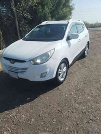 مكلف بنشر للبيع توسان موديل 2012     07735129067 علي