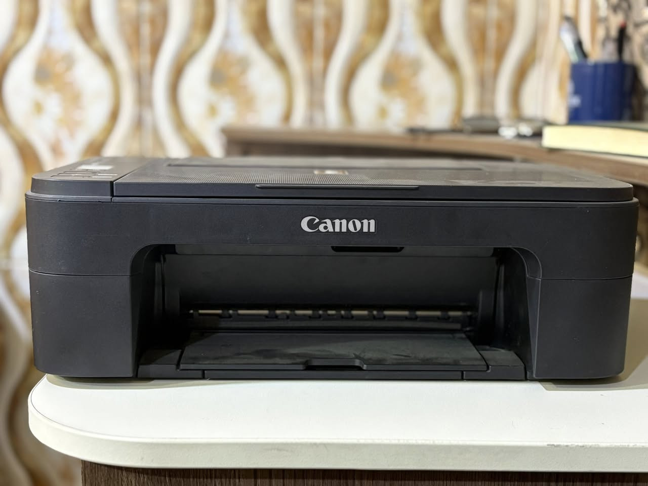 🎨🖨️ للبيع طابعة Canon PIXMA TS3140 — طابعة ملونة ممتازة 🟦🟩🟧
طابعة عملية جداً ونظيفة وشغّالة تمام كما واضح في الصور.

🔹 المواصفات بالتفصيل:
🟧 طابعة ملونة (Color Printer)
🖨️ 3 في 1: طباعة – تصوير – سكانر
📶 تعمل بـ WiFi
📱 تدعم الطباعة من الموبايل مباشرة
📄 درج ورق خلفي + مخرج أمامي
🔍 سكانر واضح ودقيق للصور والمستندات
📟 شاشة صغيرة للتحكم والإعدادات
💡 استهلاك حبر اقتصادي
⚡ سرعة مناسبة للاستخدام اليومي
📦 حجم خفيف وسهل النقل

🔸 الحالة:
✔️ بحالة ممتازة
✔️ محتاجة حبر فقط
للاستفسار ***********
