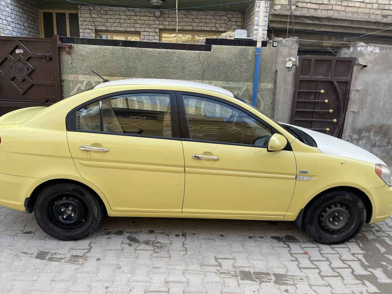 سلام عليكم. اكسنت للبيع موديل 2011 شركه عامه طخه بالجاملغ الخلفي لأيسر والجاملغ لامامي مصبوغ اثر شخط السياره بلاديه ونضيفه شاشه وكامره اصليات لاتصال ع الرقم فقط *********** السعر92. بغداد الشعله
