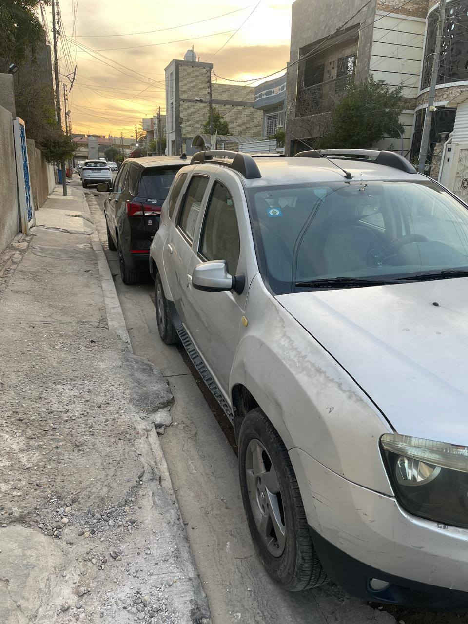 رينو داستر 2013
سنوية  جديدةلل2029
ماشية 192وقابل للزيادة 
مطخطخة وبيه صبغ اكول مصبوغة حزام
مكينة 2000
كيرAT
تخم تاير جديد
باتري جديد
صدر نضيف 
بيه منضومة غاز يعني انسة صرف بانزين
بيه خيط تبخير
السعر  68 وبيه مجال للطيبين
مكان السيارة بغداد حي الإعلام
رقم الهاتف ***********
