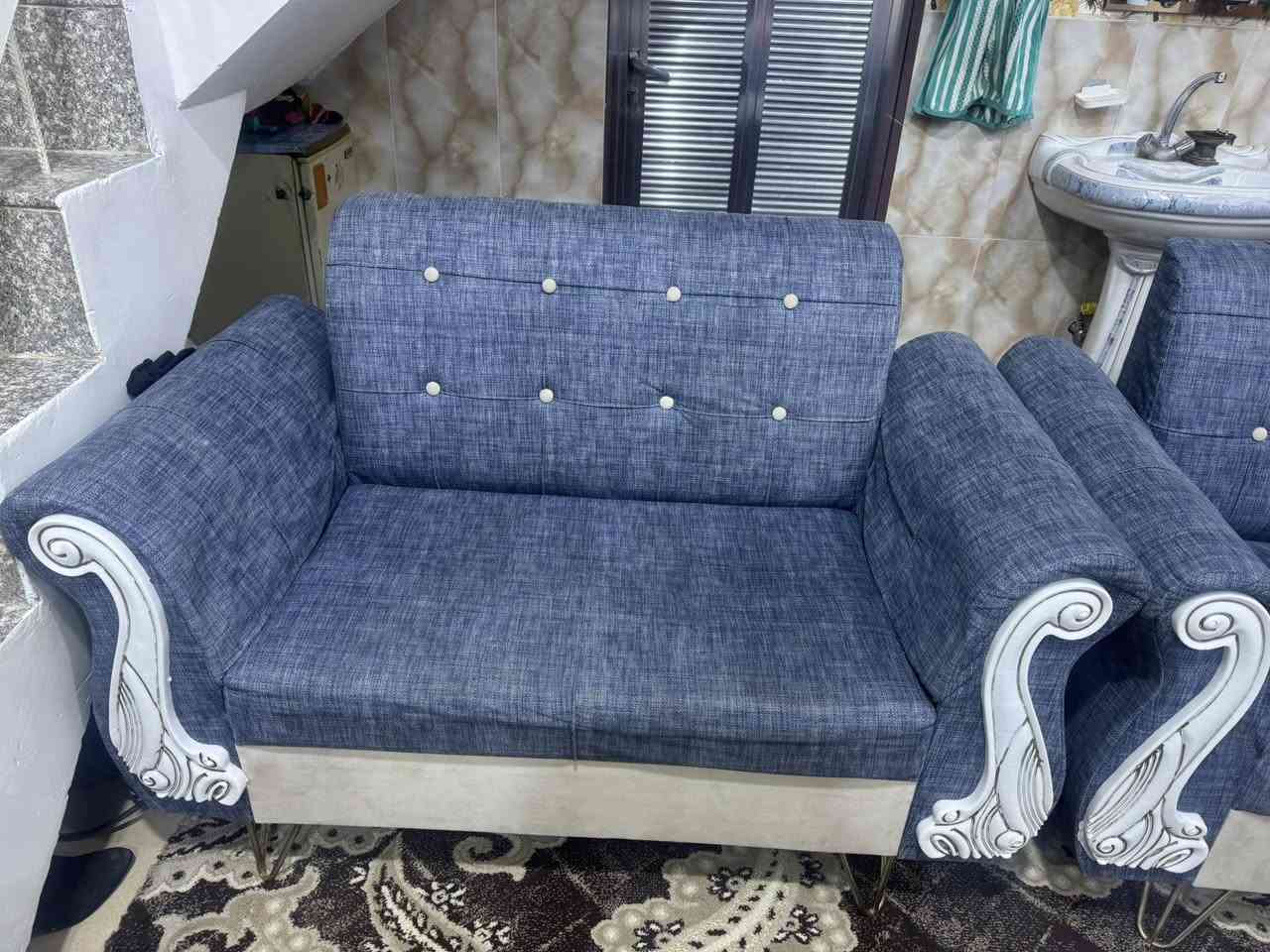 سلام عليكم تخم للبيع السعر ٣٠٠  رقم ***********
