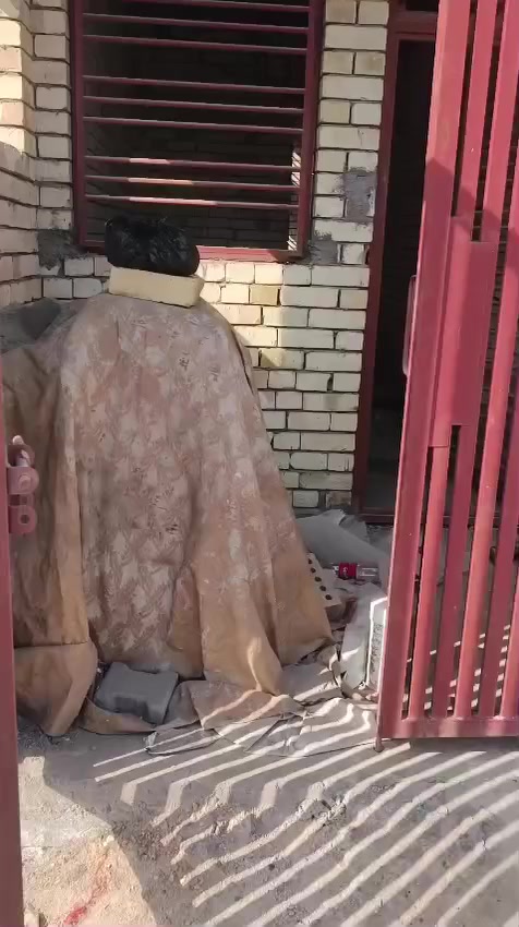 هيكل للبيع في حي 18 مساحه 75م ركن بناء حديث طابقين طابو ملك صرف ضمن حي كامل الخدمات بسعر 78 وقابل للتفاوض للاستفسار الاتصال على ***********
***********
