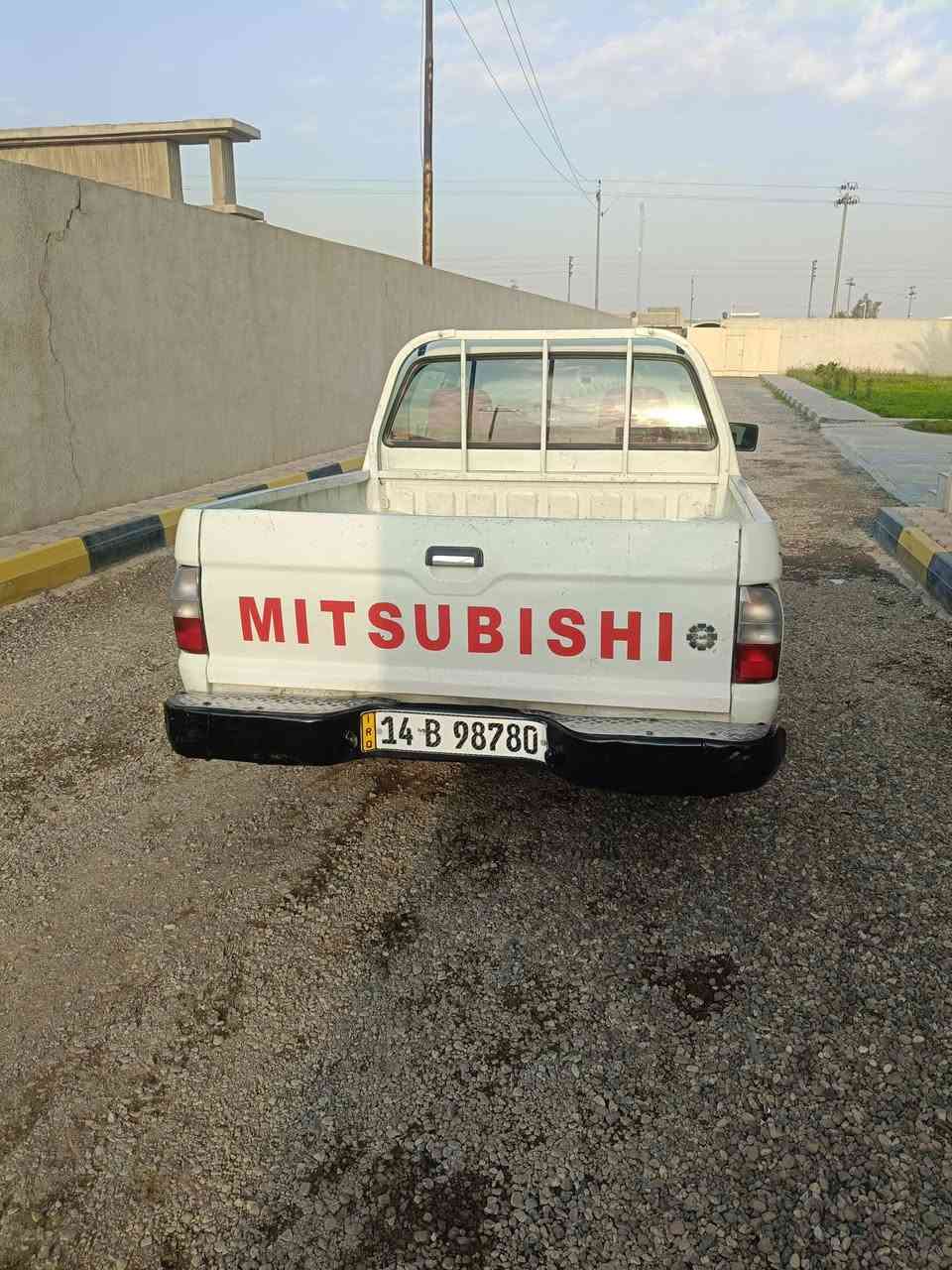 سلام عليكم مستبوشي 2006 رقم بصره انكليزي سنويه لل30 مكينه وكير جدد بخاخ حداديه 100 /100 سياره مكفوله من الضربه بيه مكانات صبغ سياره جاهز من كلشي
السعر 77 بيه مجال بسيط / مكاني البصرة 
اتصل ***********  بيع فقط
