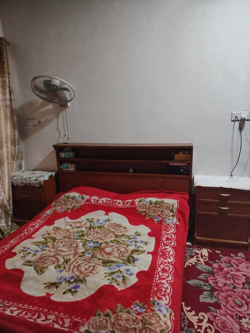 غرفة نوم خشب صاج ٦ أبواب وملحق السعر ٧٠٠ الف الفلاح الثانية قرب بانزيخانة المنهل ***********
