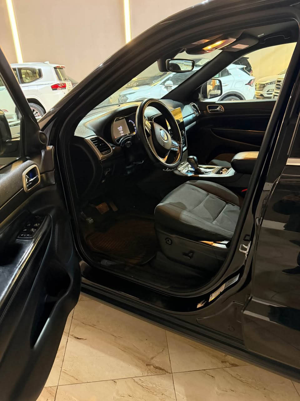 جیب کراند شیروکی لاریدو کلین ٢٠١٩ 
١٠٠ میل ماشی 
معرض الغربیە اربیل
***********
*********** أربيل, العراق
