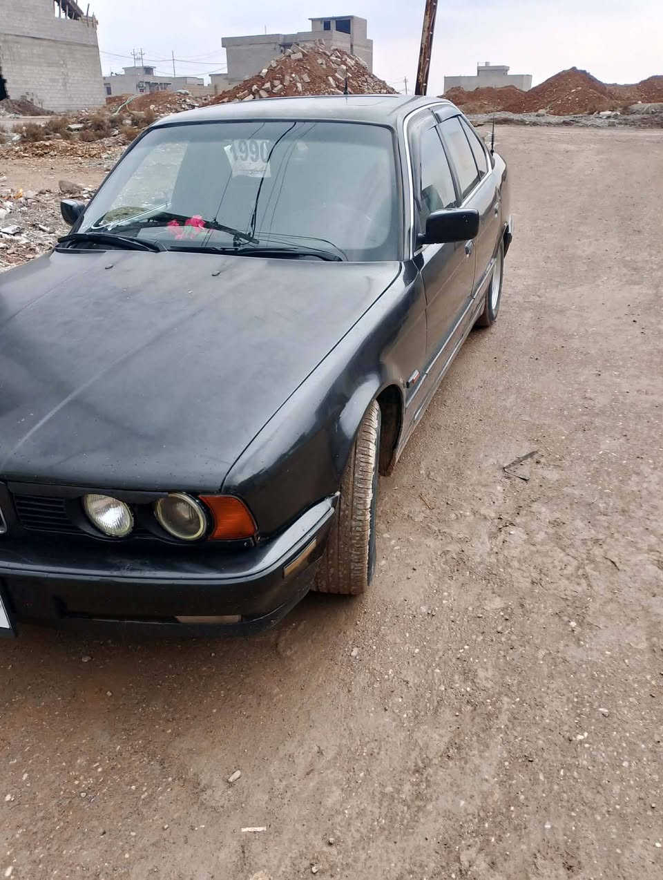 السلام عليكم اخون للبيع بي ام حجم 525 اصل وفصل رقم دولي بسمي كابون بانزين تبريد شغال قفل مركزي ريمونت جامات كهرب ويل صقر فتحه سقف لايتات زيونون محرك معمر جديد كير محرك باتري طخم تواير وايرمنيه كلها شرط محرك فل كشنات جلد كهرب ويل صقر فتحه سقف موديل  1990 اخوان السوك كل شيء بي  السعر 43 بيها مجال شي قليل ***********
