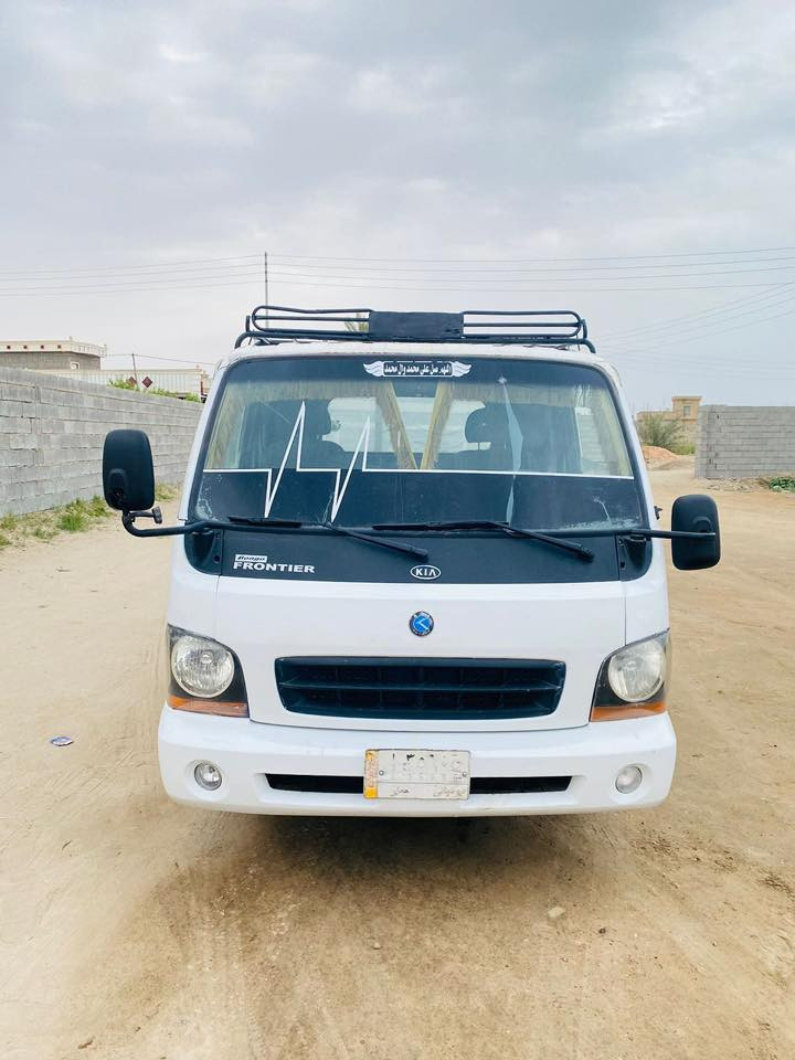 سلام عليكم كيه أم عيون موديل 2001 نضيفه رقم دياله مكاني رمادي رقمي ***********
