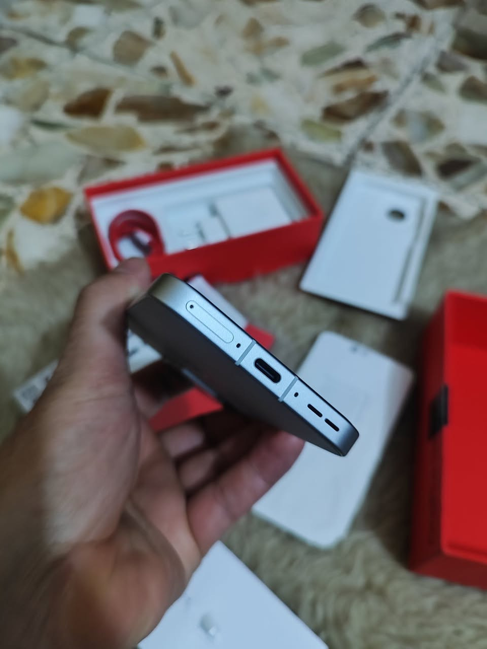 سلام عليكم اخوان جهاز وان بلص 13s نضافه ١٠٠ب١٠٠ اغراض كامله مع كفر ولاسق صحه البطاريه 100 نسخه عالميه مع كارتون عالمي مطابق معالج سناب دراكون 8 اليت احدث معالج بسنه 2025 شحن سريع 80 واط ومانه الله شحن يدون يومين استخدام جهاز فلاكشب بلكامل وبلخصوص لمحبي شاشه الصغيره وستخدام بيد واحده سعر جهاز 650 الف فقط للمراوس اخوان مابيع حسب الرغبه مكاني بغداد مدينه الصدر توصيل ماعندي للاستفسار خاص او وات ***********
