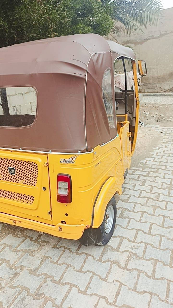 تكتك موديل 21شهر ال9 بيها شويه صبغ ب صفحه اليسره مكينه لا تنقيص ولا تبخير مكاني حي النصر ***********
