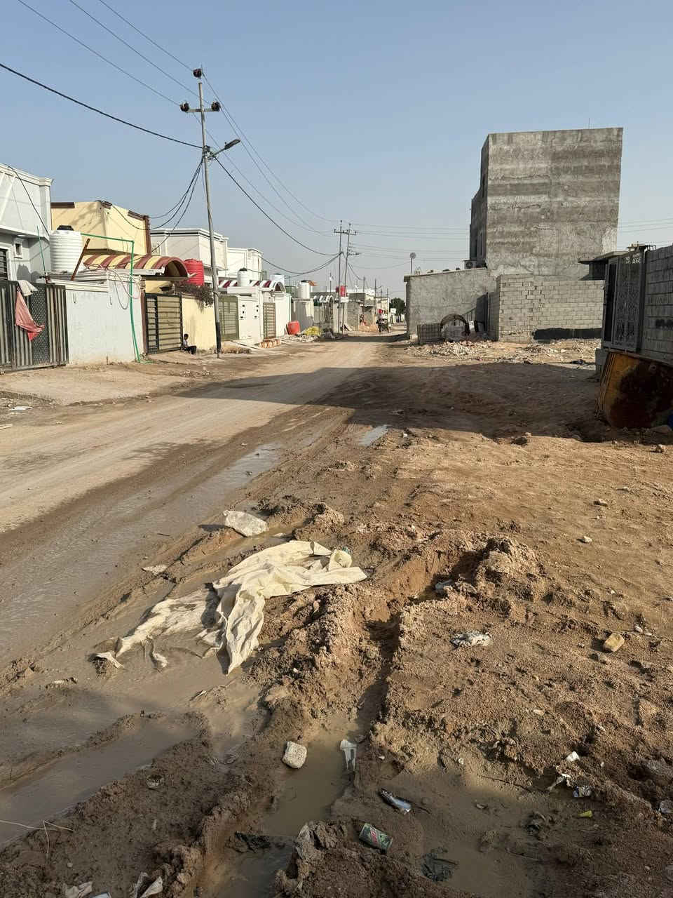 ألسلام عليكم ورحمه ألله وبركاته 🌹
اللاستفسار***********

توفر قطعه للبيع
ألمساحه 200 م

على شارع تبليط 10
وخلف القطعه شارع 8
تصلح دارين سكن

منطقه حلوه وراقيه 

العنوان : البصره أبي الخصيب شارع أبودله
قرب ألمحكمه جديده يبعد عن شارع المحكمه 700م

نوع العقار : طابو ملك صرف زراعي عراقي سند 25

سعر 43 مليون وبيه مجال
اللاستفسار***********
