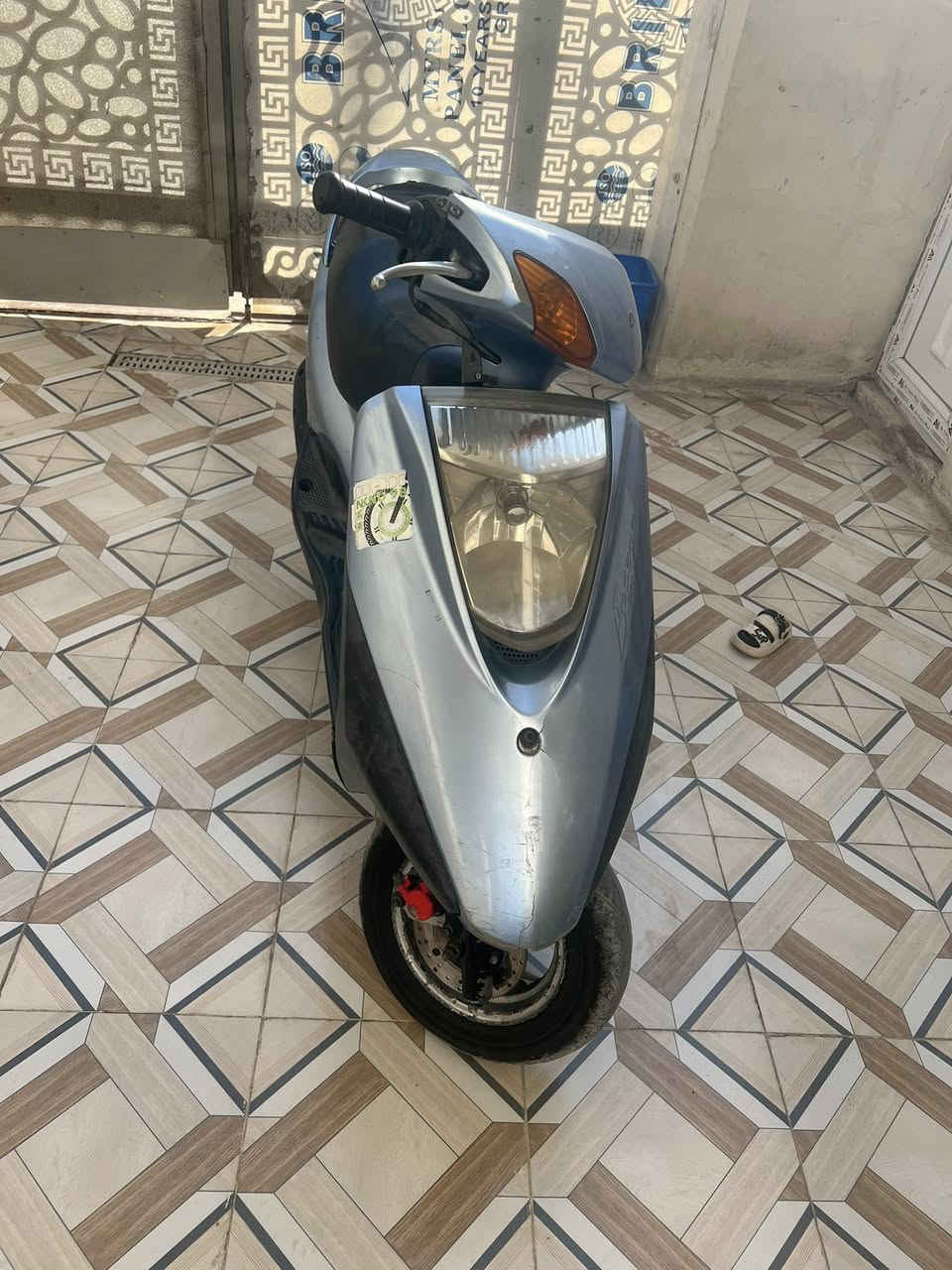 السلام عليكم متاح بريز 140كابريتر دراجه نضيفه مكينه مكفوله خير من الله مامفتوحه وين ما يعجبك الفحص كهربائيات كلها شغاله تخم تاير جديد مكاني بغداد زعفرانيه سعر 675وبيها مجال ***********
