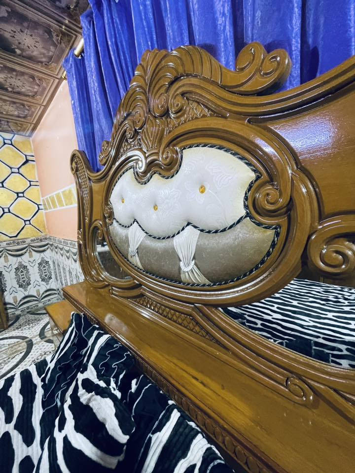 غرفه عراقيه نظيفه خشاب قوي البيع سعر 900 وبيه مجال رجآ مو شراي لايتصل ***********
