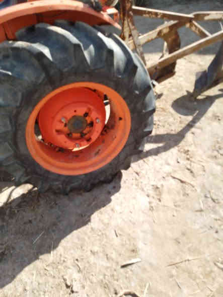 كابوته 86باله جديد 3بستم مامفتوحه ولابرغي على وضع الشركه
لاصرف ولاتبخير مكفوله 
مع رفاسه وفدان ومعدلان 
للاستفسار على الرقم ***********
ابو داود الجبوري
