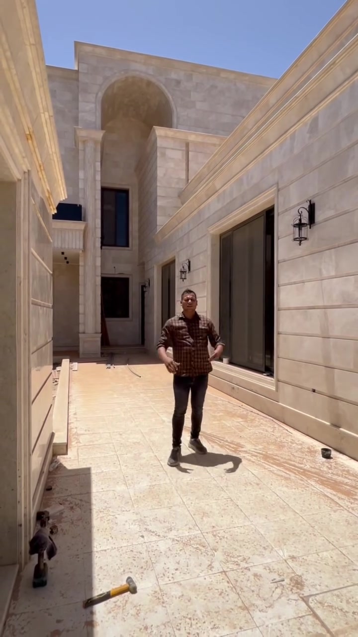 يتوفر لدينا احد عشر نوع من الشبابيك 
واكثر من أثنا عشر نوع من الابواب بمختلف الأسعار 
عنوان الشركة : السماوة- حي السياسيين - مقابل الطاقة 
الادارة. *********** يتوفر واتساب
