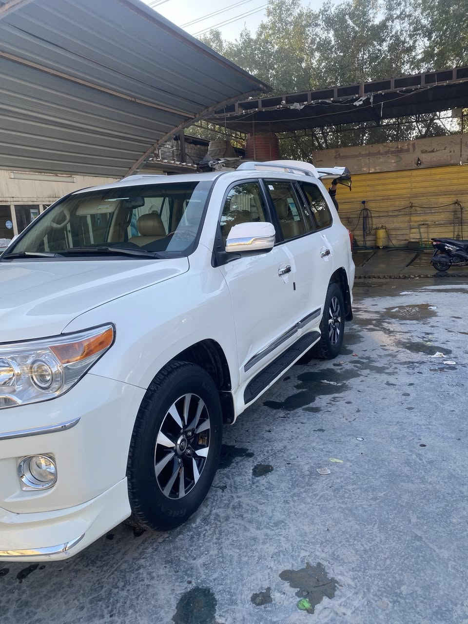 السلام عليكم لاندكروز 2012 قطريه السياره ومبدلين الباب الخلفي صايره بريم 
السعر 31 الف وبي مجال مكان السياره بغداد السياره صدر مكينه تخم تاير كله جديد 
هـ***********
