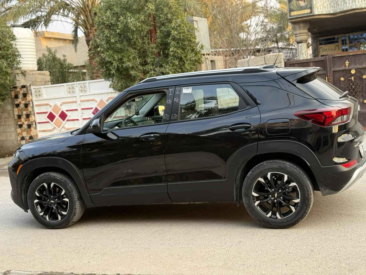 السلام عليكم للبيع سياره بليزر موديل ٢٠٢٣ سياره خير من الله سياره بسمي رقم نكليزي تخم تاير كامرة خلفيه السعر ١٥٥ وبيهة مجال الاتصال ***********
