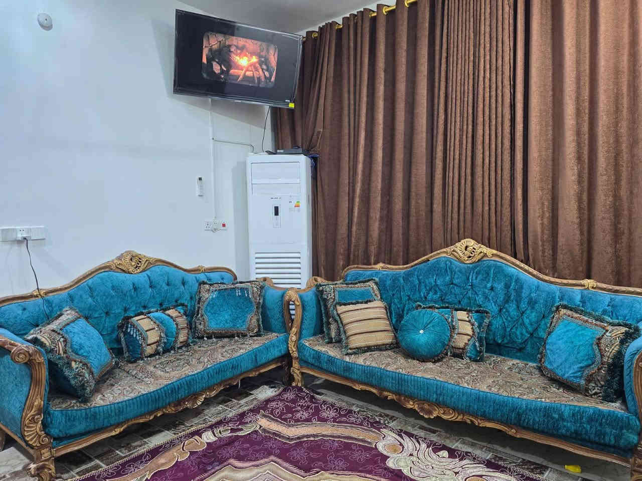 تخم كويتي خشب زان قوي ونضيف كلش تسع نفرات اربع قطع سعر 750 الف بيه مجال بسيط للاستفسار *********** رفاعي طريق ابو الماش،
