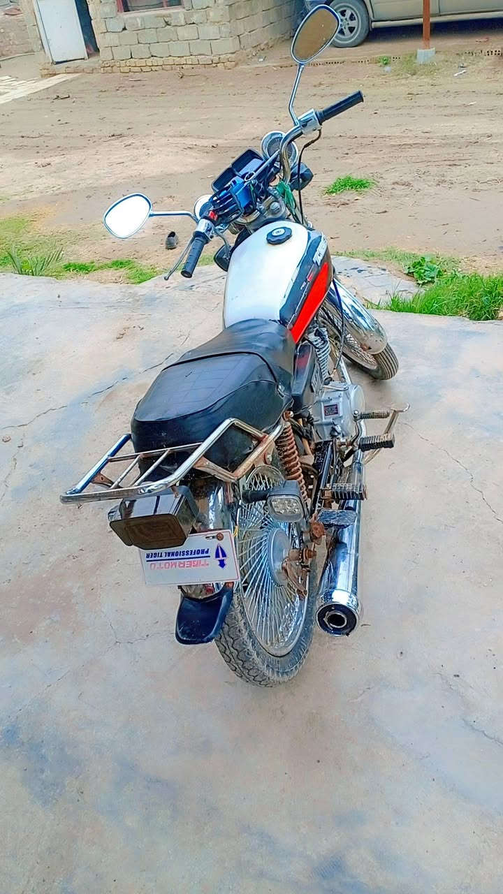 السلام عليكم دراجه للبيع تايكر موديل 20 سعر 300 . وبيه مجال دراجه كامله  من كلشي  كلك   كهربائيات كله شغاله  دشبول  جديد  اشاير ليت بك ليت   مكان بابل محاويل  ***********
