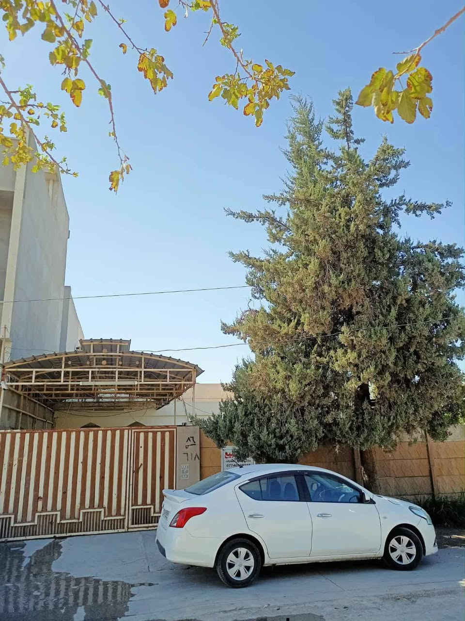 🔶دار للبيع حي دوميز
🔶 مساحة ٤٠٠م حجمA+فضلة 180م  🔶 طابق واحد ٢غرفة نوم +هول+استقبال+مطبخ+حديقة والدار نظيف 🔶والسند جديد  باسم الشرعي 
🔶سعر 380مليون مع مجال
🔶التواصل عل هذا الارقام
*********** اسيا 
*********** كورك
