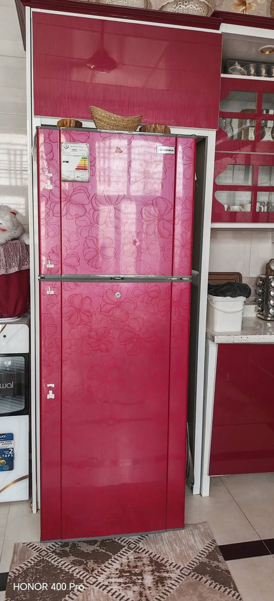 سبلت ٢طن شغال بس هوه حار ماعرف شبيه
وثلاجه لبيع نضيفه وشغاله... وديوان لبيع ***********
