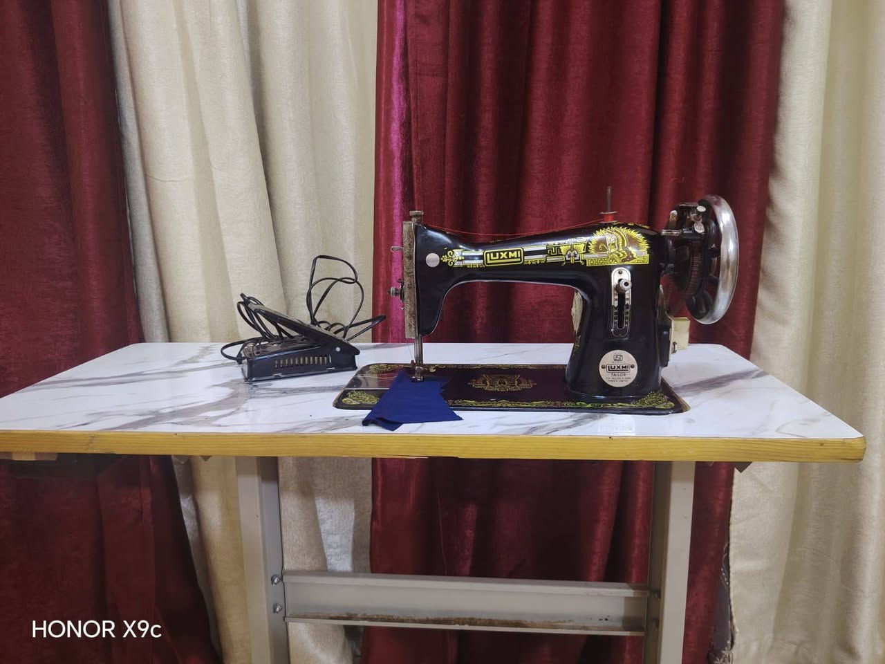 ام الفراشه الاصليه الباب الاول
شرط الفحص والشغل 
مكينه جدااا نظيفه 
تخيط كافه انواع الاقمشه


**إذا كنت صاحب هذا الإعلان وتريد حذفه لأي سبب، رجاءا أرسل رسالة إلى الدعم الفني**