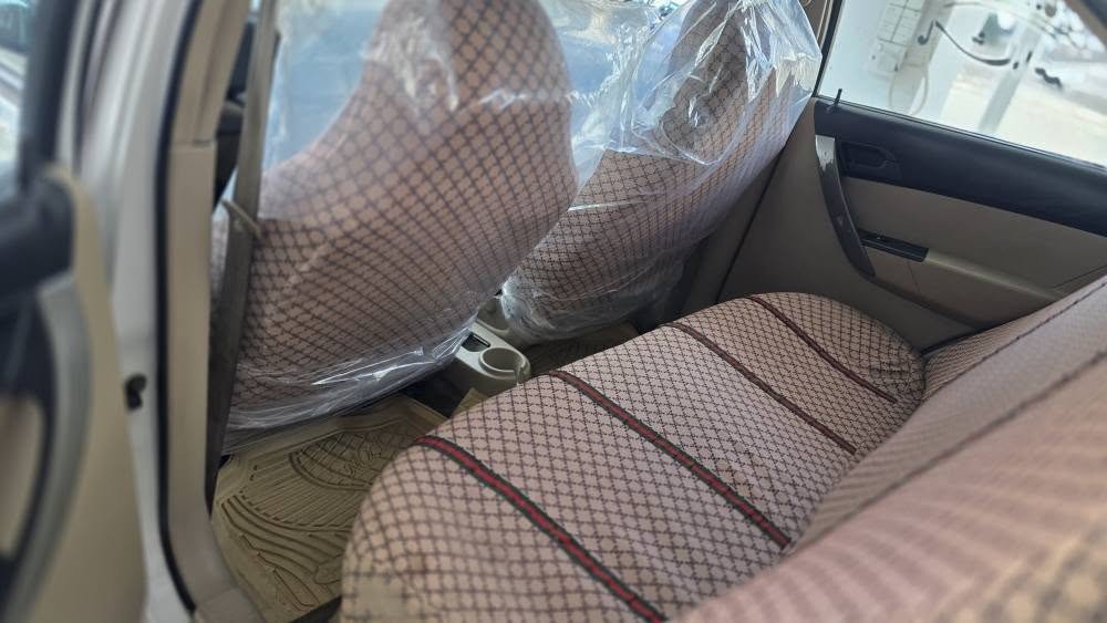 افيو 2009
مەکینە گەورە ی ناوزەرد
سپی بەفری 
تەقەو ڕەقەی بەشەرت 
چوار تایەی لۆکی لەژێرە 
گێڕ مەکینە تبرید بەشەرت
چوار پارچەو نیوی هەیە 
پێشی کەپسە 
جەمپێکی خەفیفی پشتی هەیە 
سەیارەکە زۆر جوانە 
سعری 48 کەمێک مەجال
***********
*********** أربيل, العراق
