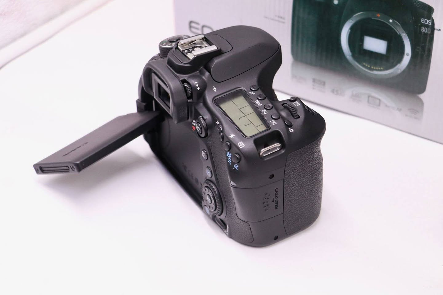 كاميرا كانون 80D شتر 2 كي ***********
925 ألف دينار عراقي
