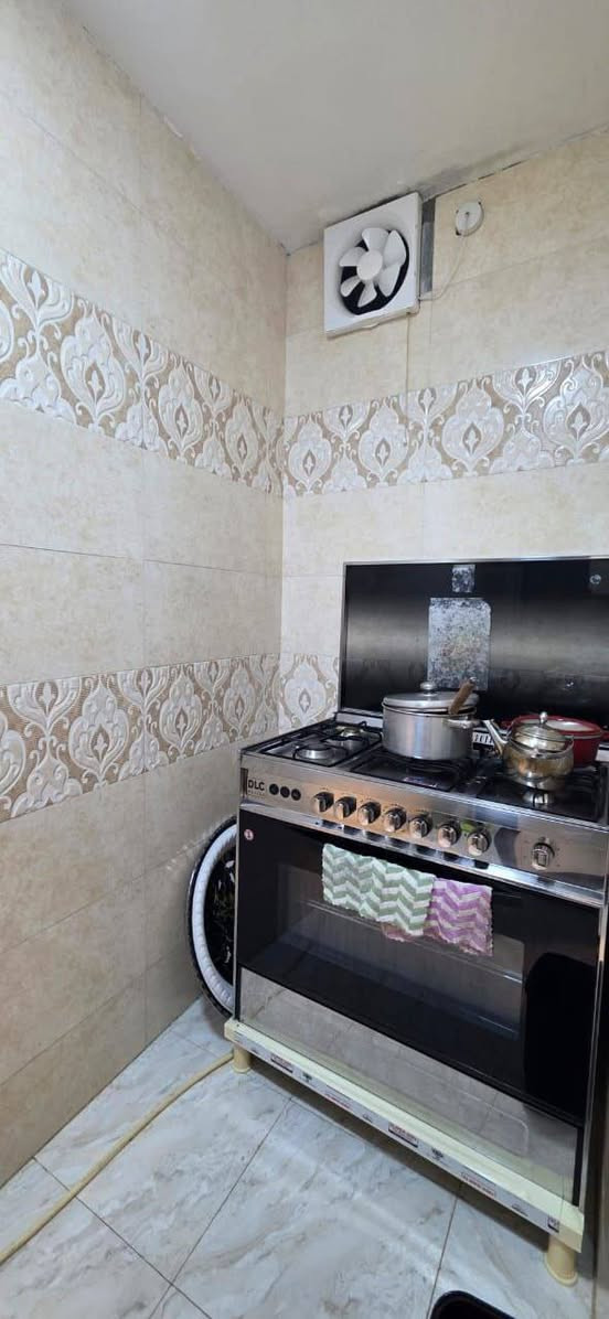 السلام عليكم بيت للبيع
في الرمادي التأميم القادسية الثانية قرب ام شهد 
البيت طابقين 4 غرف ومساحته 240م طابو صرف 
معروض للبيع وبسعر كلش مناسب 
للاتصال والاستفسار : *********** / ***********
