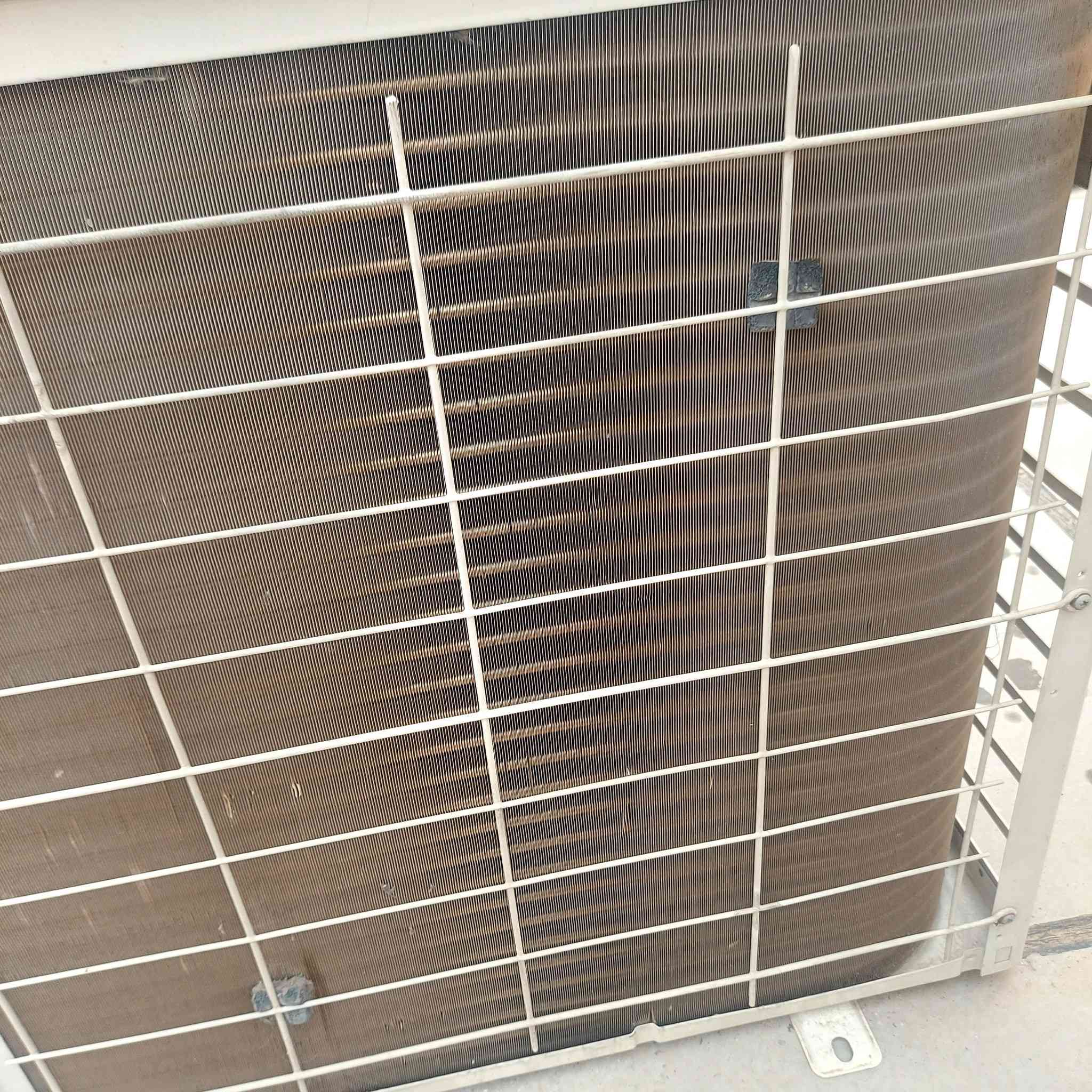 السلام عليكم طنين كلش نضيف مكانه سيديه سعر٤٠٠ )(***********
