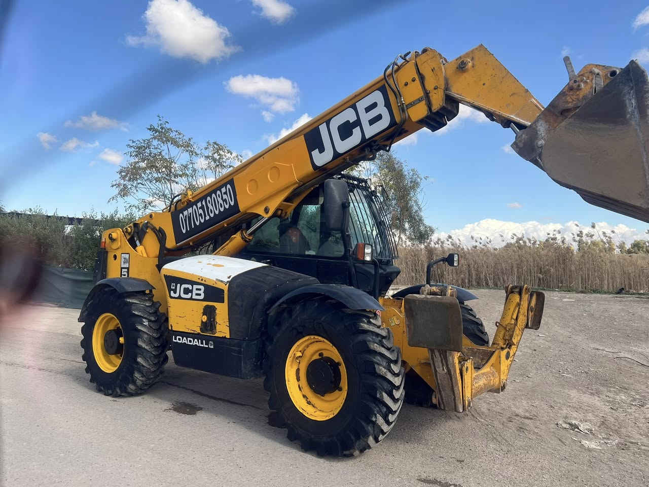 رافعه موديل 2003 شكل حديث استراد 14متر رقم اربيل جديد بسمي محرك سوبر شفل جاهز بدون نقص ***********
