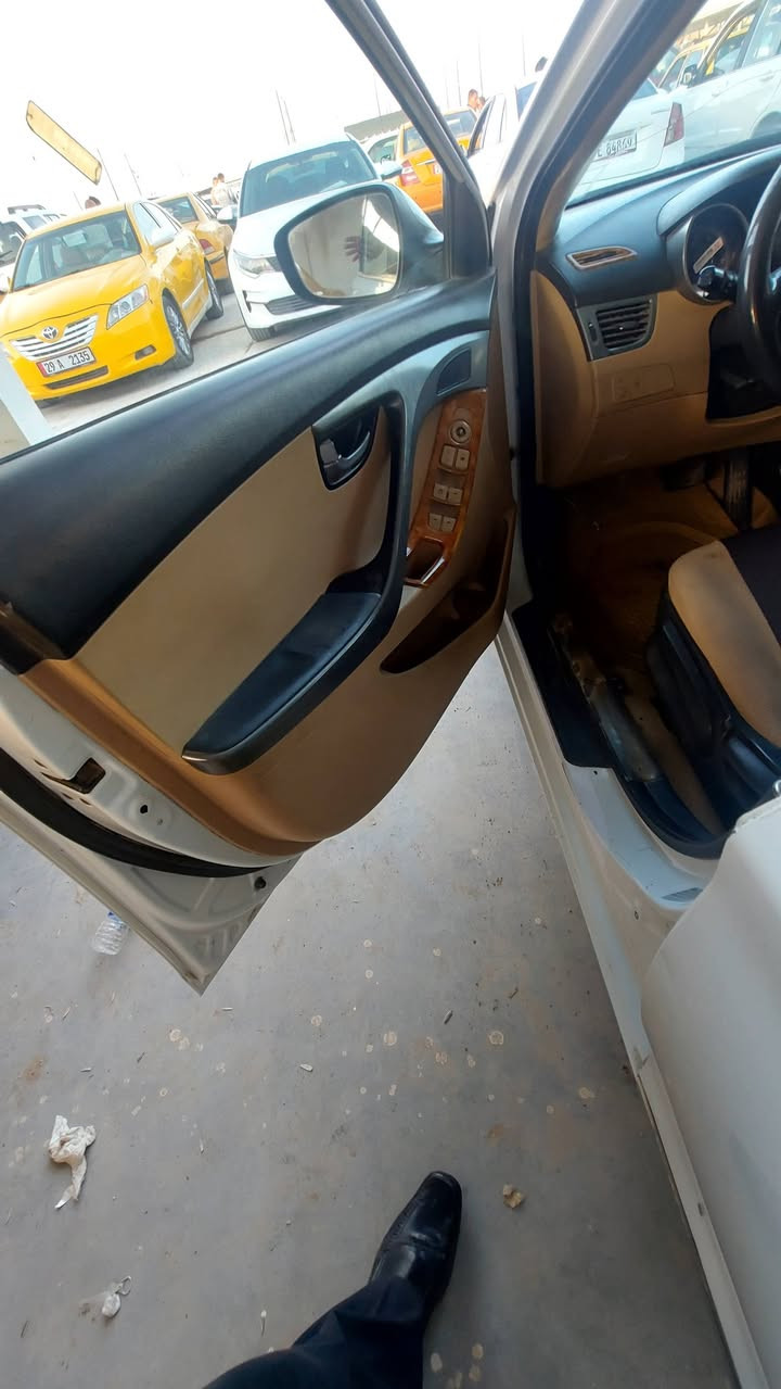 النترى للبيع موديل ٢٠١٢ لون ابيض  محرك ١٨٠٠ تخم تاير جديد حداديه جديدة رقم واسط الجديد السعر ب١٠٥ وبي مجال السيارة بيها صبغ صفحه بدون حادث العنوان كوت  رقم الهاتف ***********
